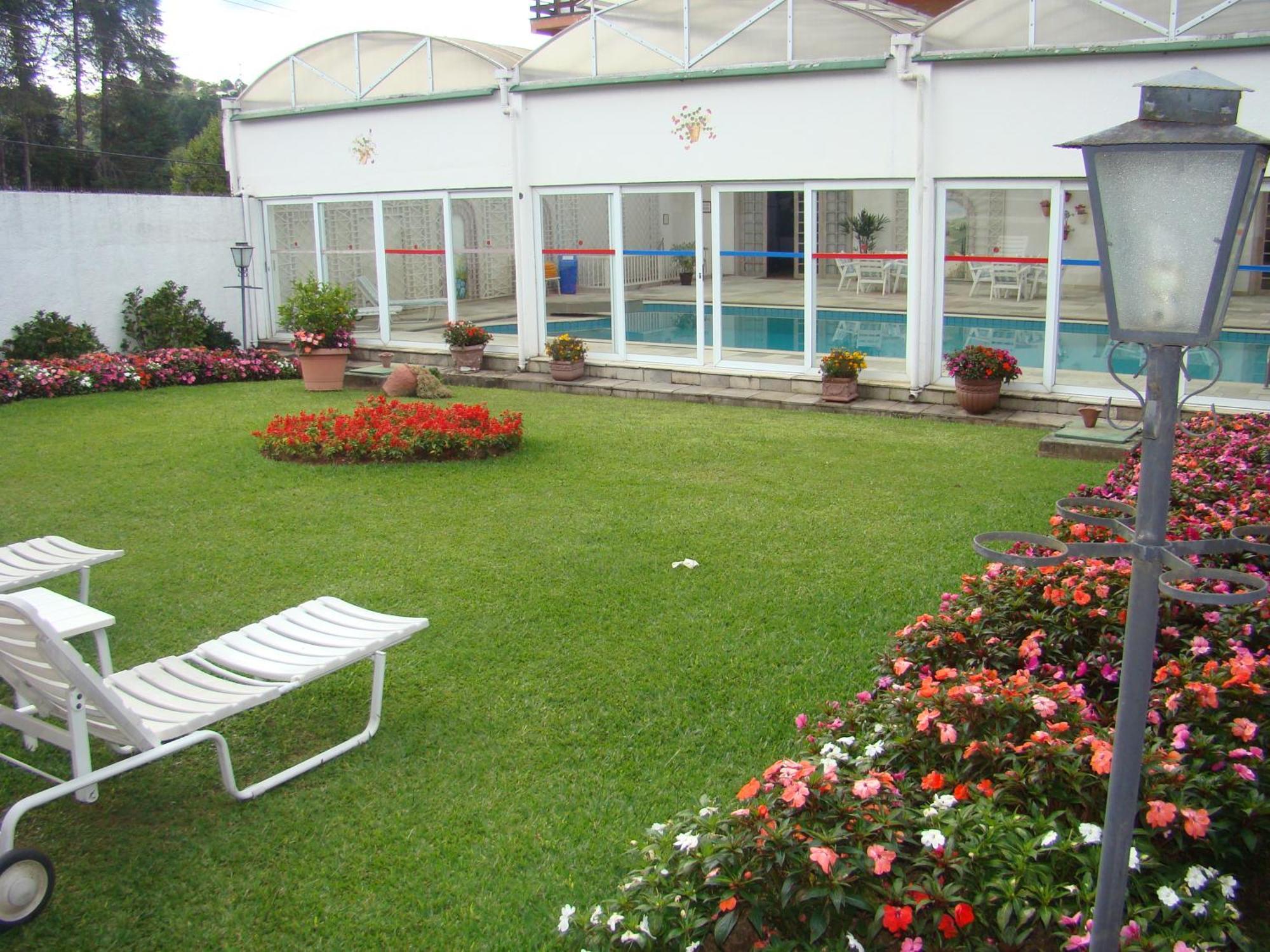 Hotel Chateau Campos do Jordão Exterior foto